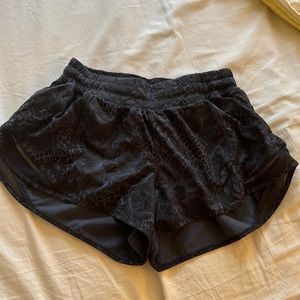 Lululemon Short: Hotty Hot Low-Rise Lined Short 2.5"